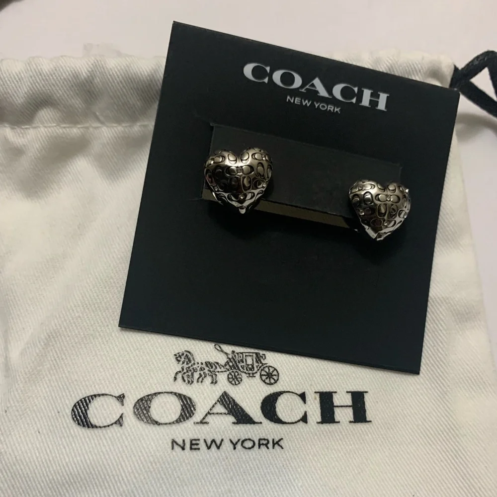 COACH Signature Quilted Puffy Heart Huggie Earrings NEW $85 - Picture 4 of 7